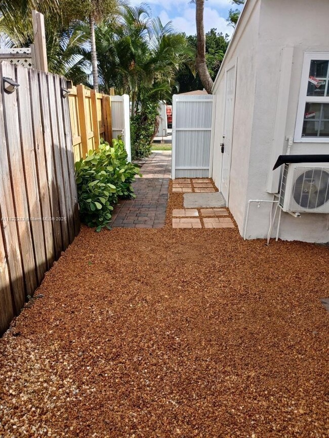 620 SW 69th Terrace in Pembroke Pines, FL - Building Photo - Building Photo