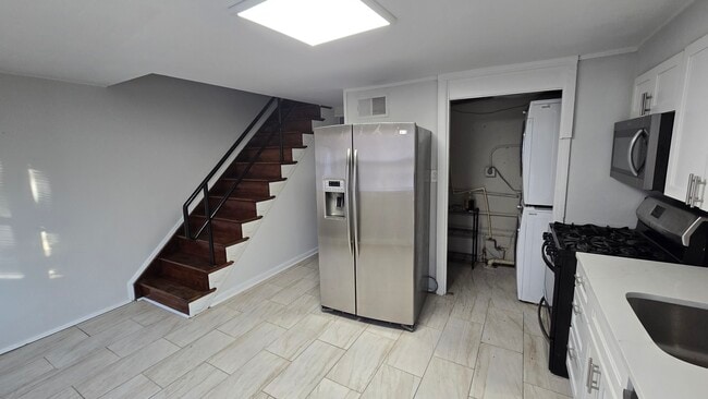 437 Caledonia Ave in Lansdowne, MD - Building Photo - Building Photo