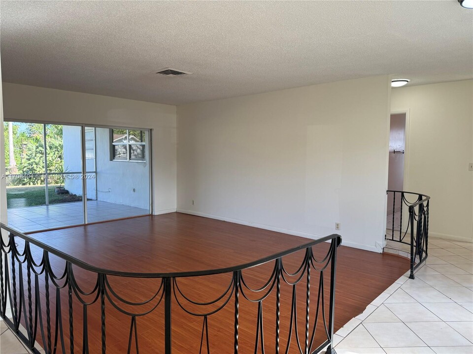 9641 NW 5th St in Pembroke Pines, FL - Building Photo