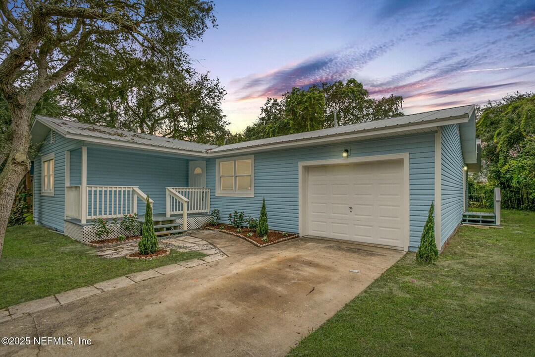 5379 4th St in St. Augustine, FL - Building Photo