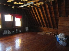 2457 N 1st St, Unit upper front in Milwaukee, WI - Foto de edificio - Building Photo