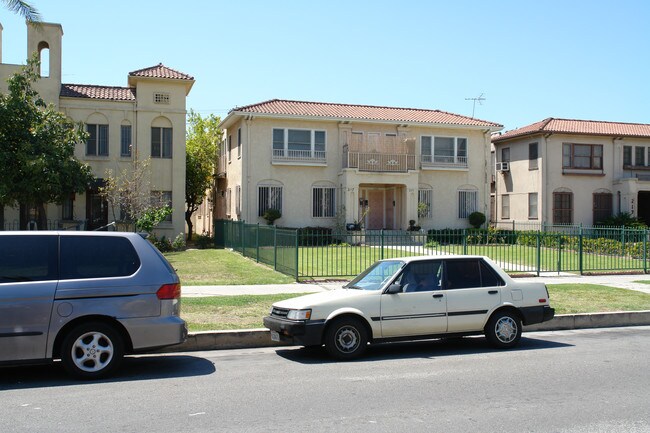 221 S New Hampshire Ave in Los Angeles, CA - Building Photo - Building Photo