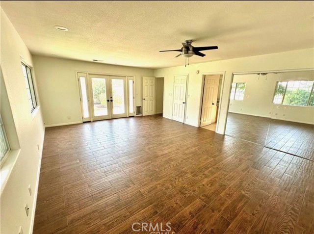 422 E 18th St in Costa Mesa, CA - Building Photo - Building Photo