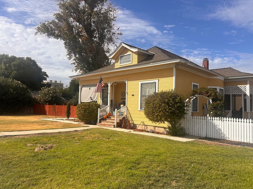 318 F St in Lemoore, CA - Building Photo