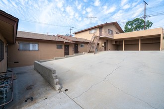 1761 College View Dr in Monterey Park, CA - Foto de edificio - Building Photo