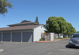 425 E Alameda St in Manteca, CA - Building Photo - Building Photo