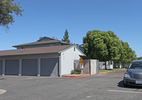 425 E Alameda St in Manteca, CA - Foto de edificio - Building Photo