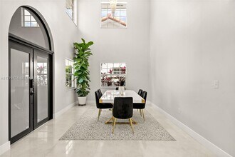 911 SW 57th Ave in West Miami, FL - Building Photo - Building Photo