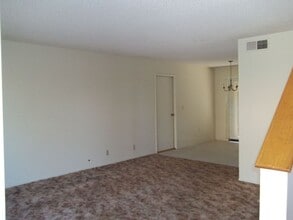 1005 W Alene Ave in Ridgecrest, CA - Building Photo - Building Photo