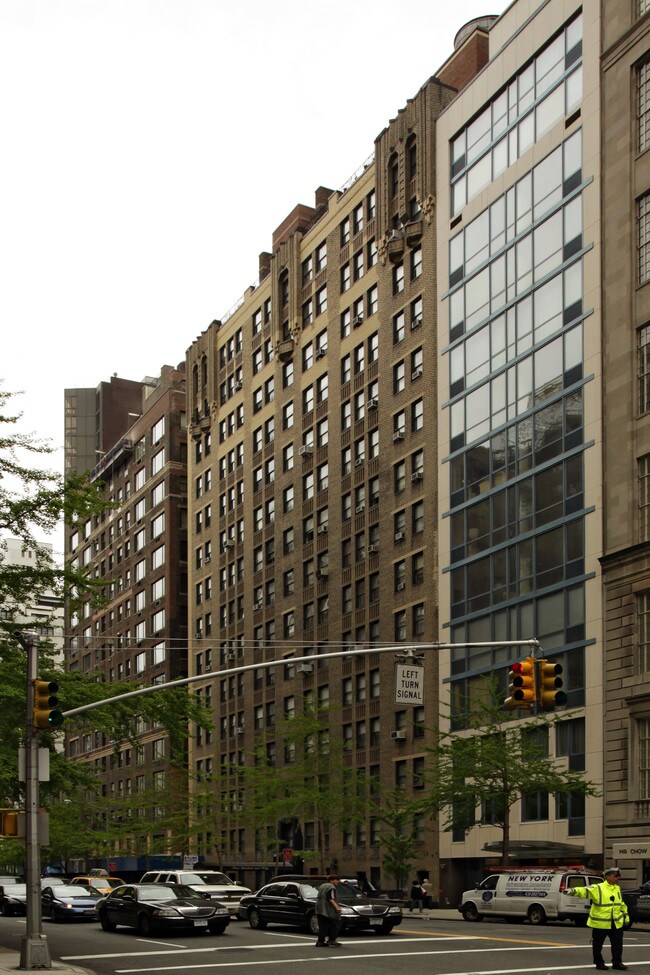340 E 57th St in New York, NY - Foto de edificio - Building Photo