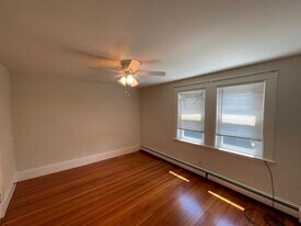 206 W Emerson St, Unit 2R in Melrose, MA - Building Photo