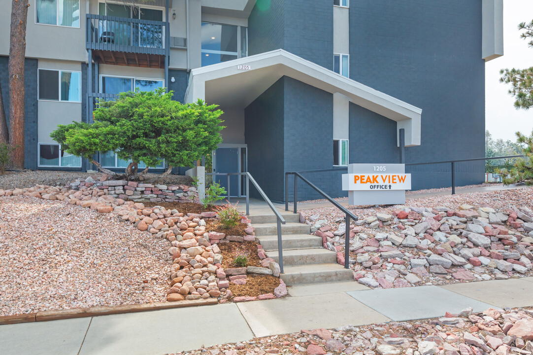 Peak View in Colorado Springs, CO - Foto de edificio