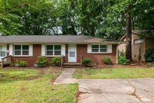 600 Camrose Dr in Charlotte, NC - Building Photo