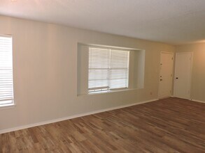 4810 Livingston Dr in Pensacola, FL - Building Photo - Building Photo