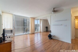 2115 Ala Wai Blvd in Honolulu, HI - Building Photo - Building Photo