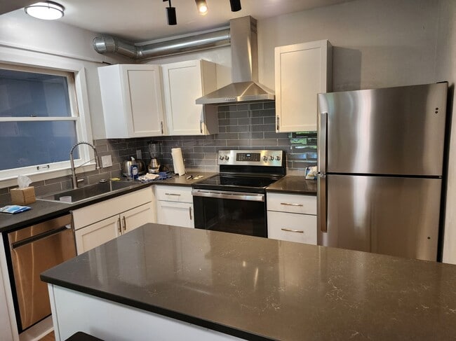 115 E Elm Ave, Unit F1