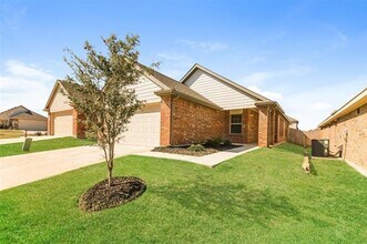 1408 Mark Ln in Ennis, TX - Building Photo - Building Photo