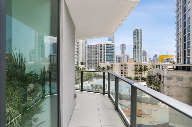 501 NE 31st St, Unit 708 in Miami, FL - Building Photo - Building Photo