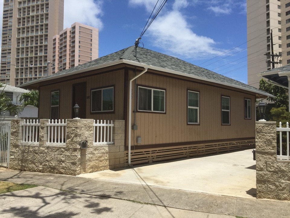 2483 Kapiolani Blvd in Honolulu, HI - Building Photo