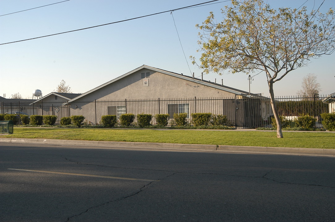 8879-A&B 8881-C&D Indiana Ave in Riverside, CA - Building Photo