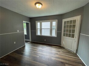 730 Noble Ave in Akron, OH - Building Photo - Building Photo