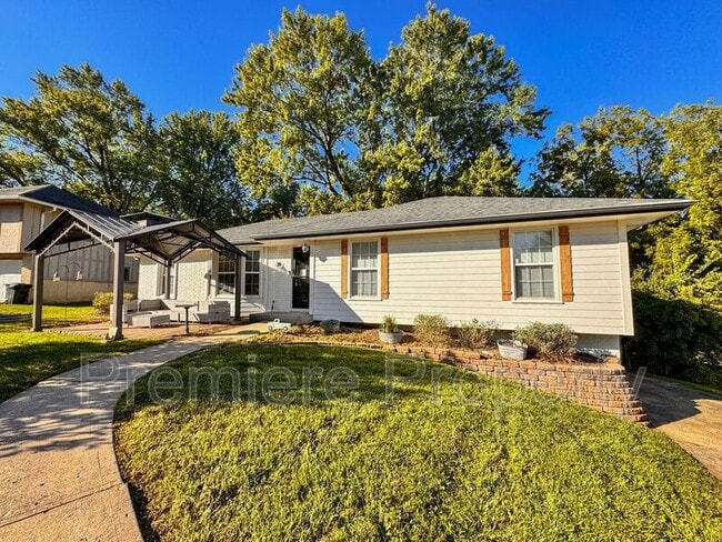 property at 7012 N Winan Ave