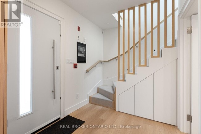 21 Farnham Ave in Toronto, ON - Building Photo - Building Photo