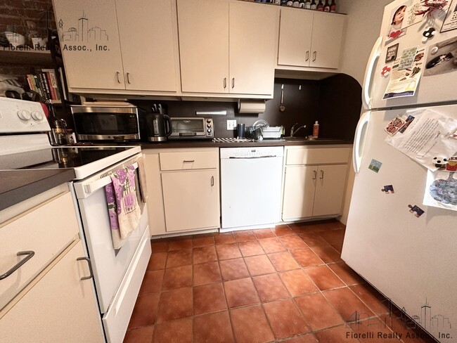 40 Lewis St, Unit 2 in Boston, MA - Building Photo - Building Photo