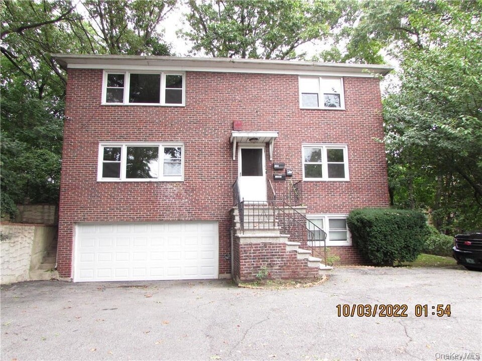 82 Laurel Pl in Yonkers, NY - Building Photo