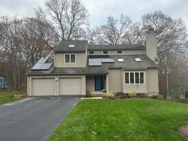 44 Spice Hill Dr in East Hampton, CT - Building Photo