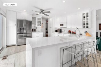 9 Watersedge Ct in Westhampton Beach, NY - Building Photo - Building Photo