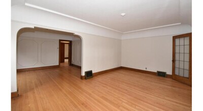 2533 N 72nd St, Unit 2533 in Wauwatosa, WI - Building Photo - Building Photo