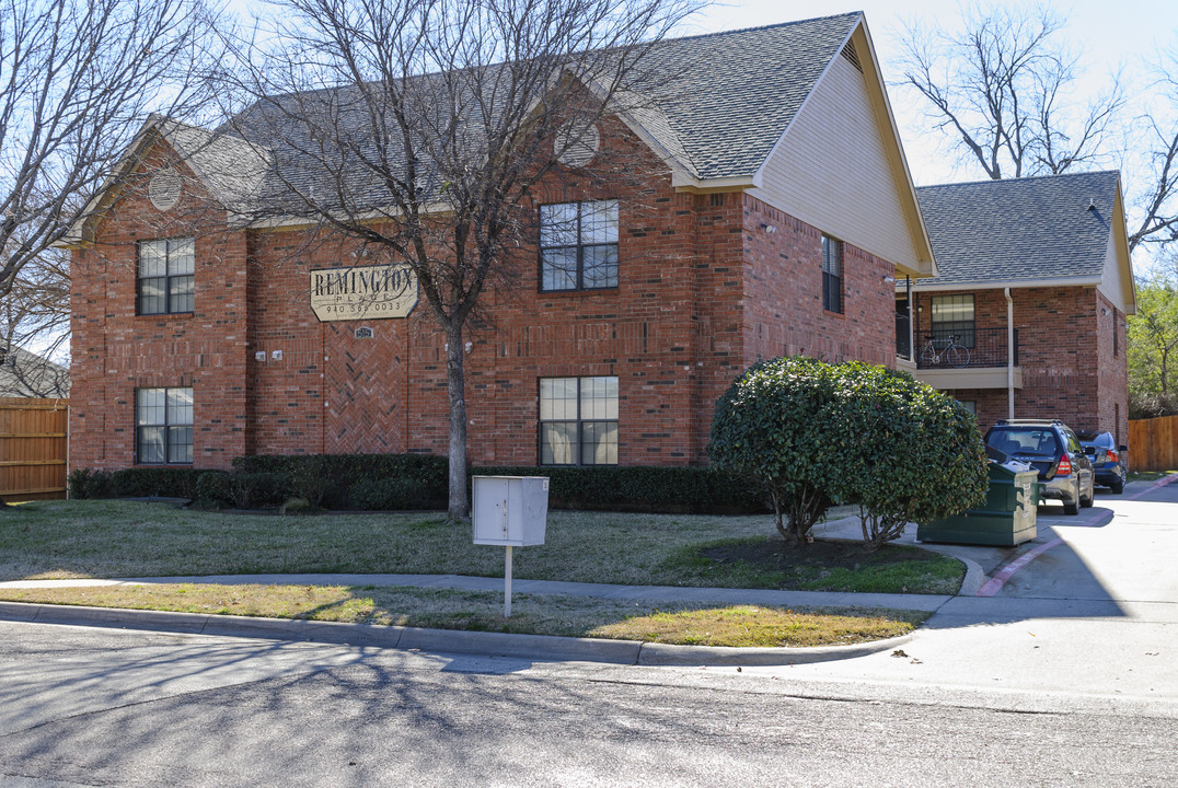 Remington Place in Denton, TX - Building Photo