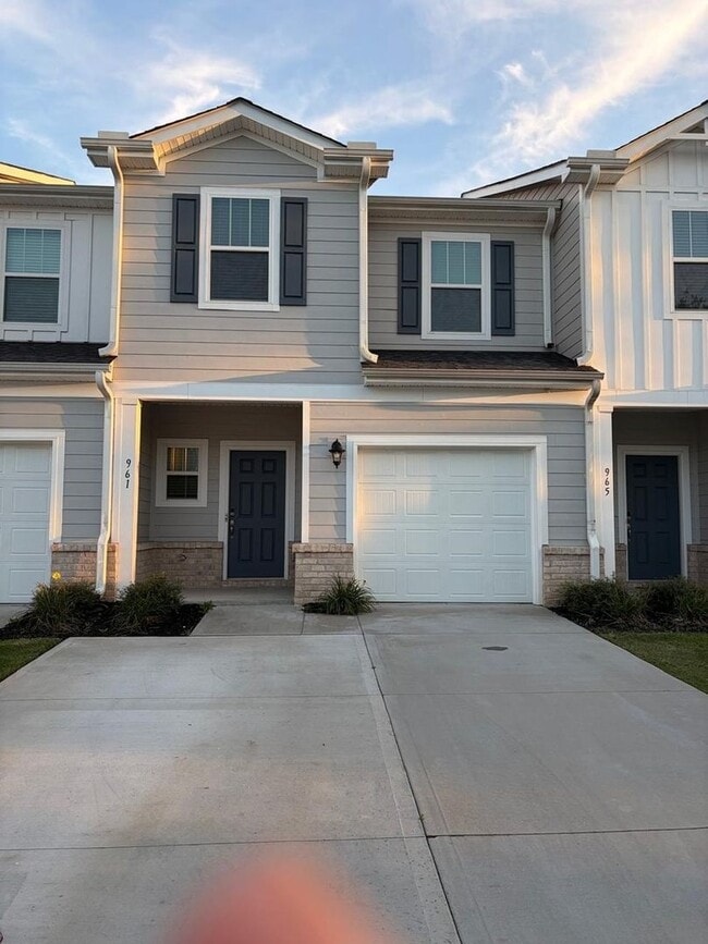 property at 961 Yarn Wy