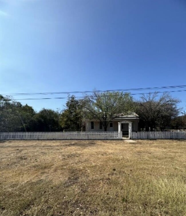 302 S Burleson St in Kyle, TX - Building Photo - Building Photo
