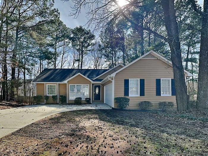 1029 Terance Ave in Jonesboro, GA - Building Photo