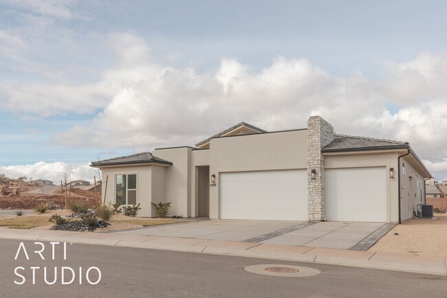 3899 Cerro Wy