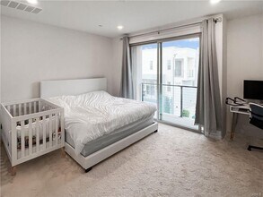 125 Cadence in Irvine, CA - Building Photo - Building Photo