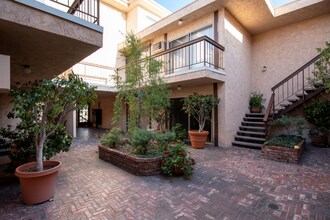 1865 Greenfield Ave in Los Angeles, CA - Building Photo - Building Photo