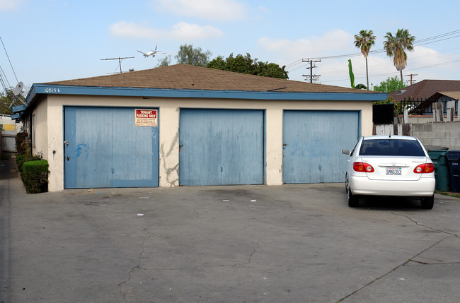 10815 S Freeman Ave in Inglewood, CA - Foto de edificio - Building Photo