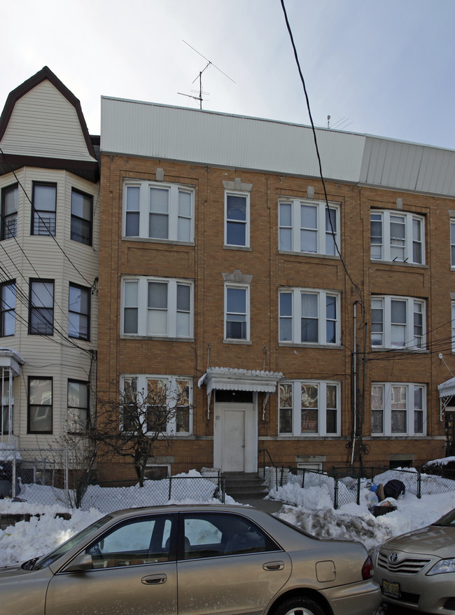 81 Bostwick Ave in Jersey City, NJ - Foto de edificio - Building Photo