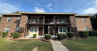 801 Wildcat Dr in Abbeville, LA - Building Photo