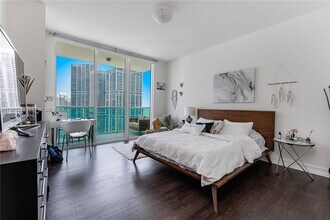 31 SE 5th St, Unit 3716 in Miami, FL - Foto de edificio - Building Photo