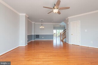 42724 Rolling Rock Square in Chantilly, VA - Building Photo - Building Photo