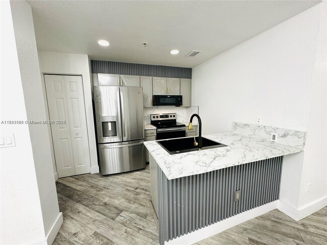 property at 1962 Freeport Dr
