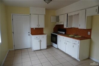 406 S 10th St in Donna, TX - Foto de edificio - Building Photo