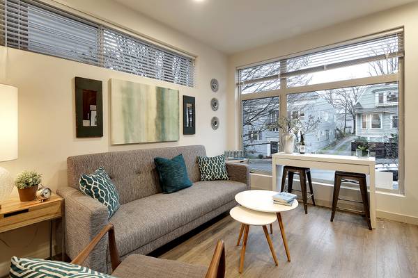 East John Apartments in Seattle, WA - Building Photo - Interior Photo