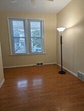 7414 Montour St, Unit 1 in Philadelphia, PA - Foto de edificio - Building Photo