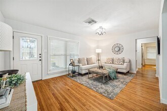 2015 Ansbury Dr in Houston, TX - Building Photo - Building Photo