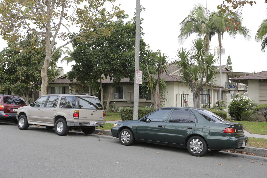 2637 W Juniper St in Santa Ana, CA - Building Photo